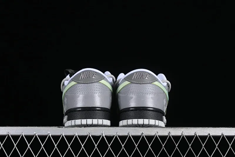 All Categories Nk SB Dunk Series Nk SB Dunk Low Low-top Sneakers Nk Dunk Low Panda Prank Space Exploration-Alien Threat SB Strap Low-top Casual Sneakers DV0831-101